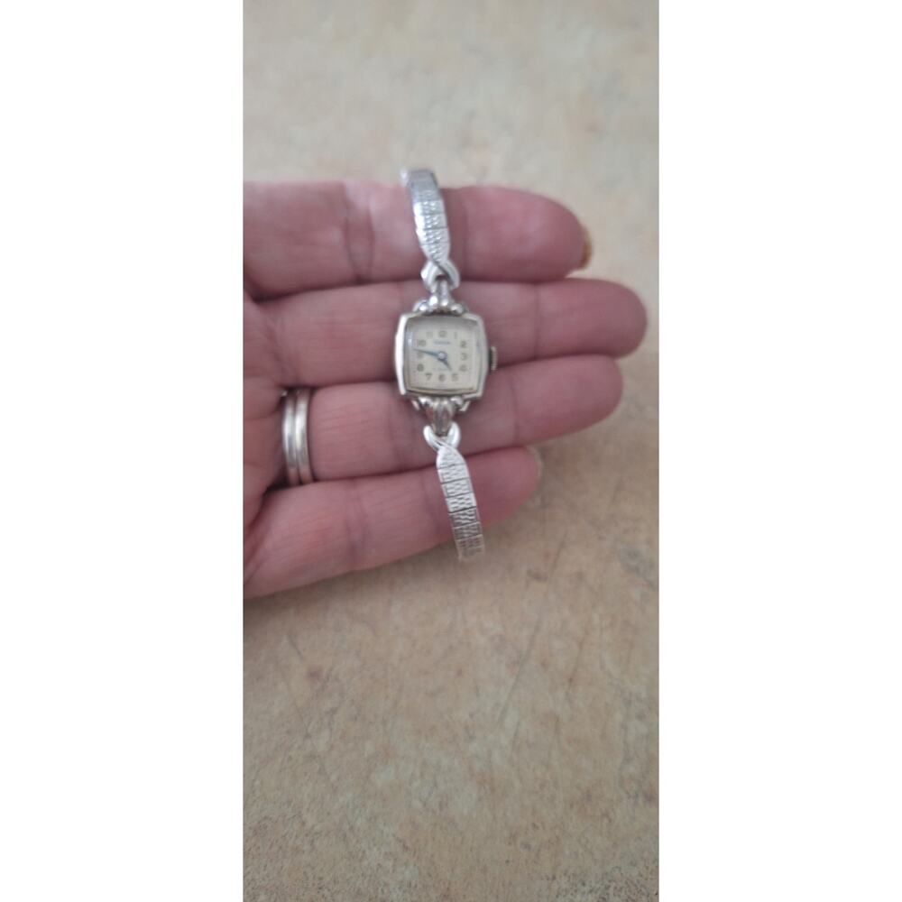 Vintage Waltham 17 Jewels Shock Resistant Ladies Wristwatch Silver Tone Works!
